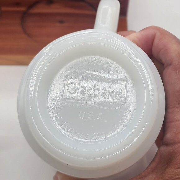 Vtg Myrtle Beach SC Souvenir Wooden Coffee House Glasbake Milk Glass Mugs Shelf - Picture 9 of 11